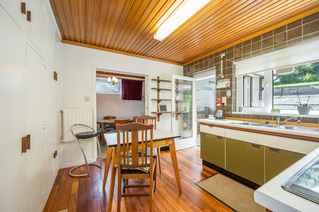 Kitchen- click for photo gallery